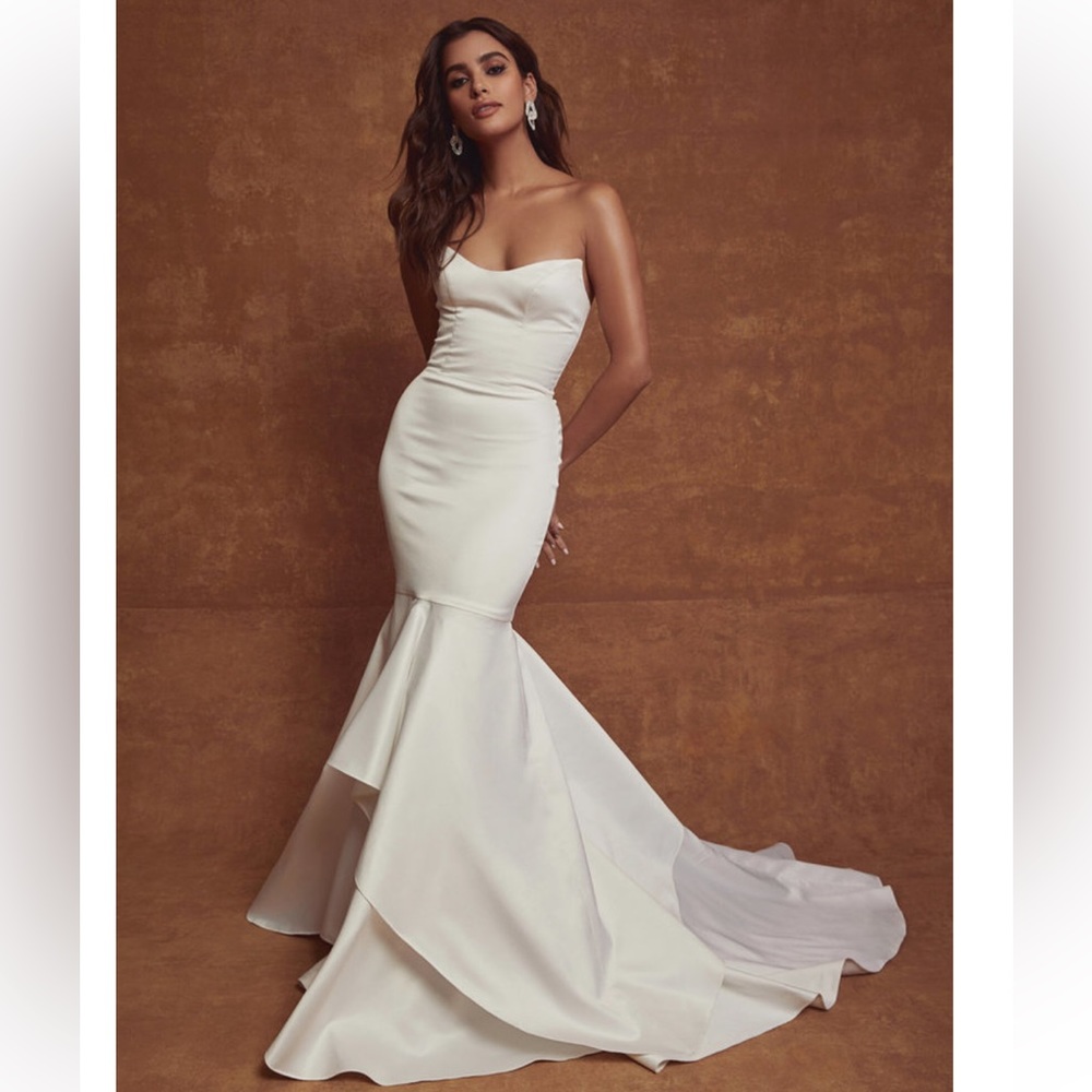 Selling my wedding dress. Worn in wedding day and cleaned.
